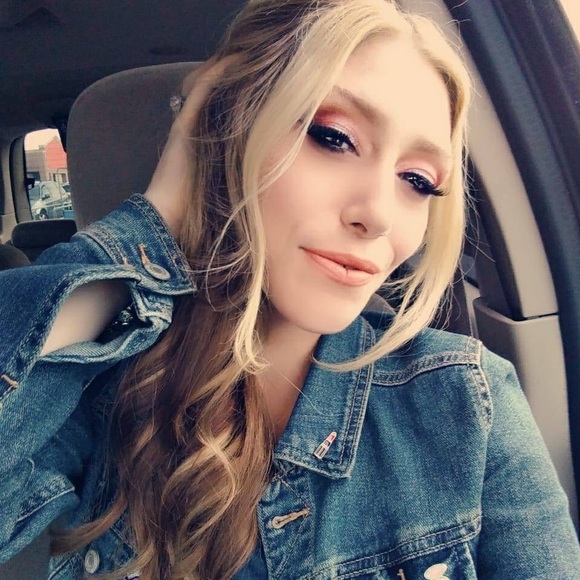 Meet your Posher, Hollie - Picture 4 of 11